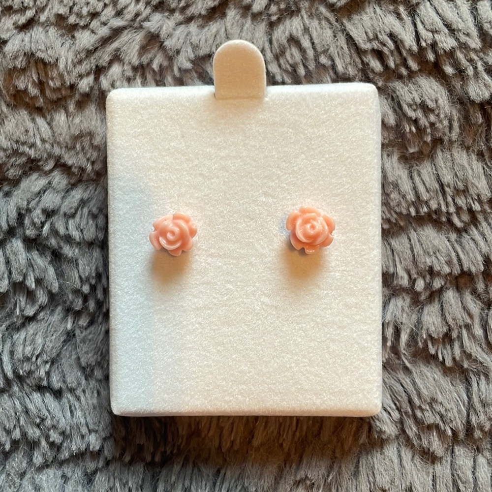 Rode stud earrings